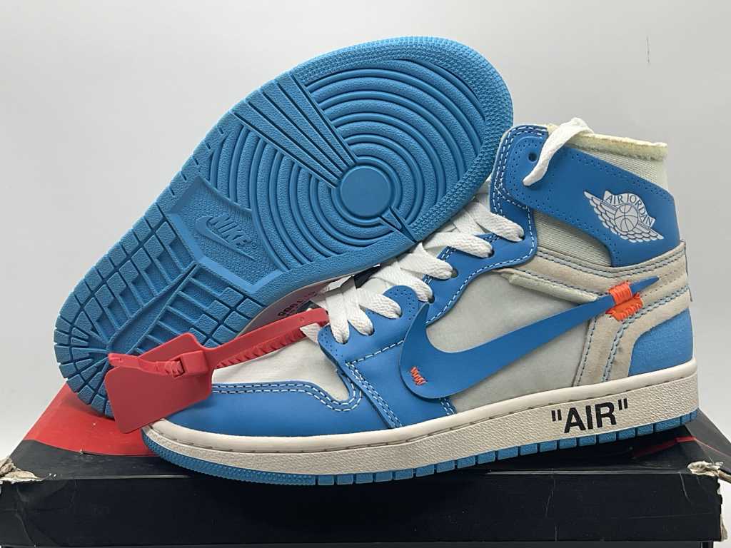 Nike Jordan 1 Retro High Off-White Uni Sneaker in Blau 39