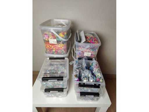 Playbox - Houten parels - Plastic parels - Knutselkristalsteentjes - Volledige knutseldozen - Knutselen - (8 dozen)x)