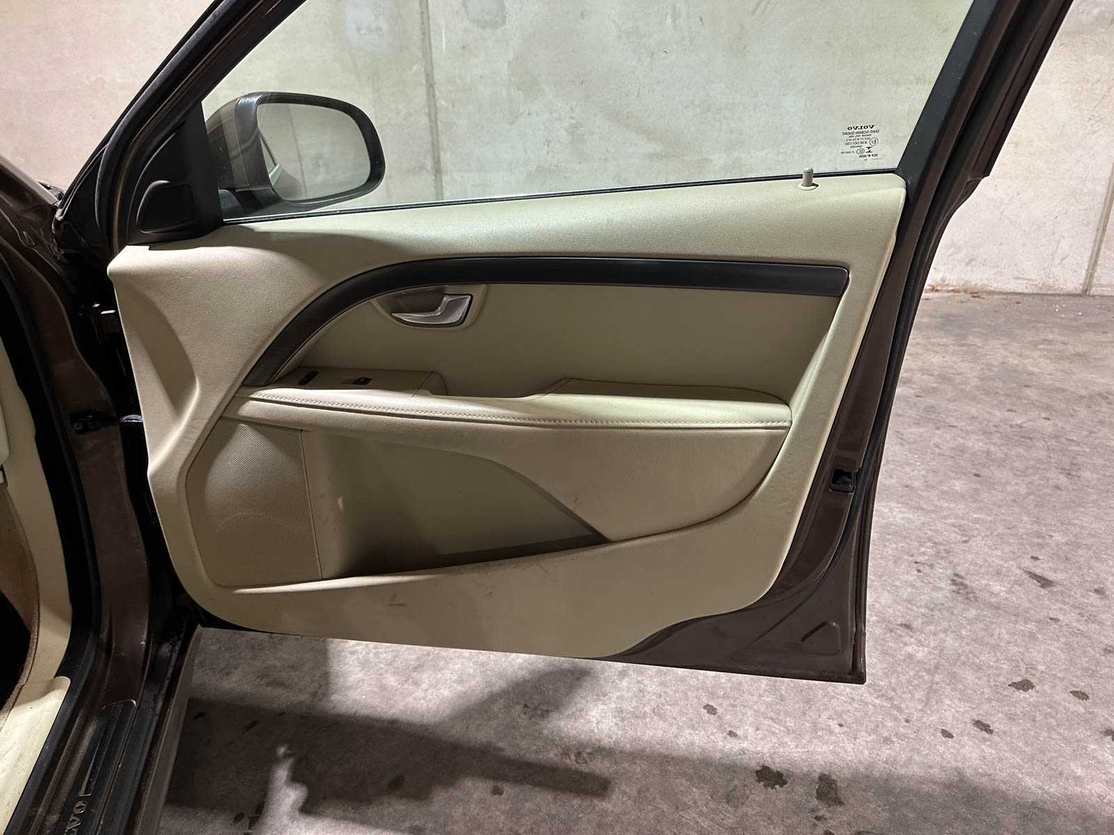 Volvo V70 2.0 D4 Summum 181pk 2015 (Origineel-NL), GB-859-B