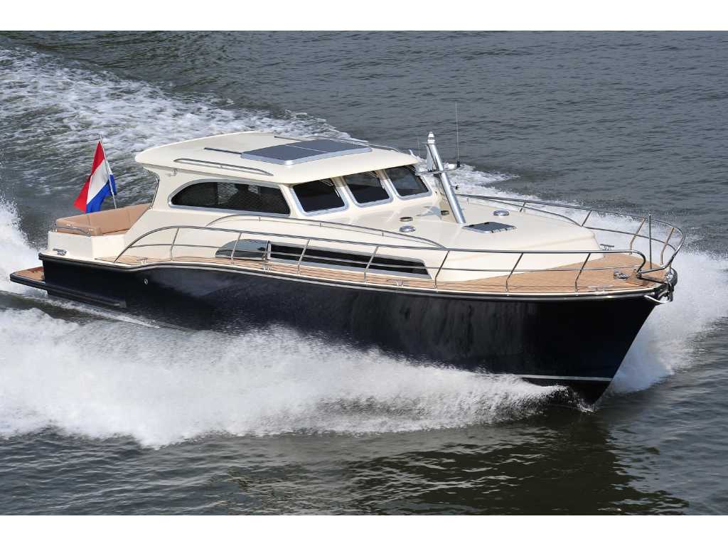 Excellent Yachts Bootmal 1200 model & Trailer with interior molds