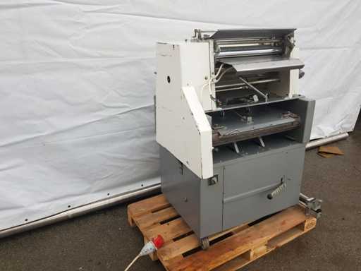 Universum - Deegvormer