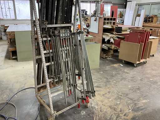 Verschiedene Klebeklemmen