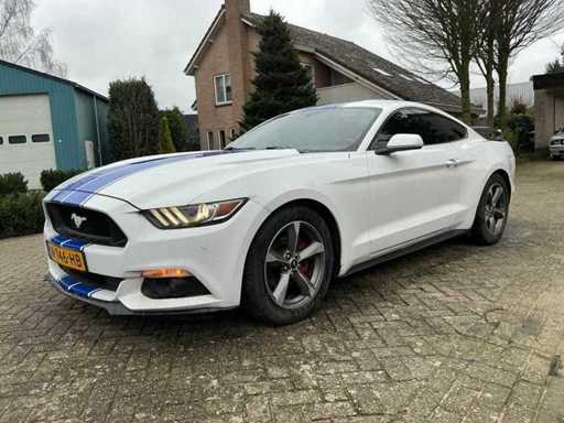 Ford Mustang 3.8 V6 Osobowy z 2016 roku