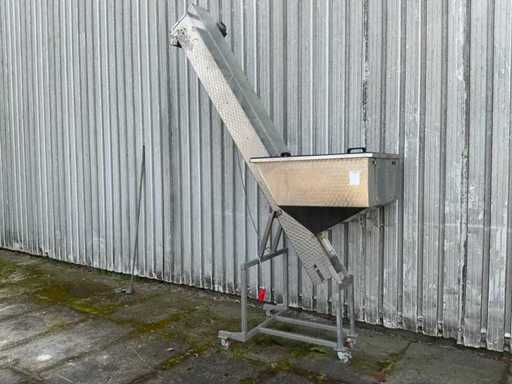 Giraffe Elevator Conveyor