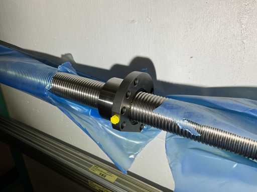 Șurub cu bile de precizie