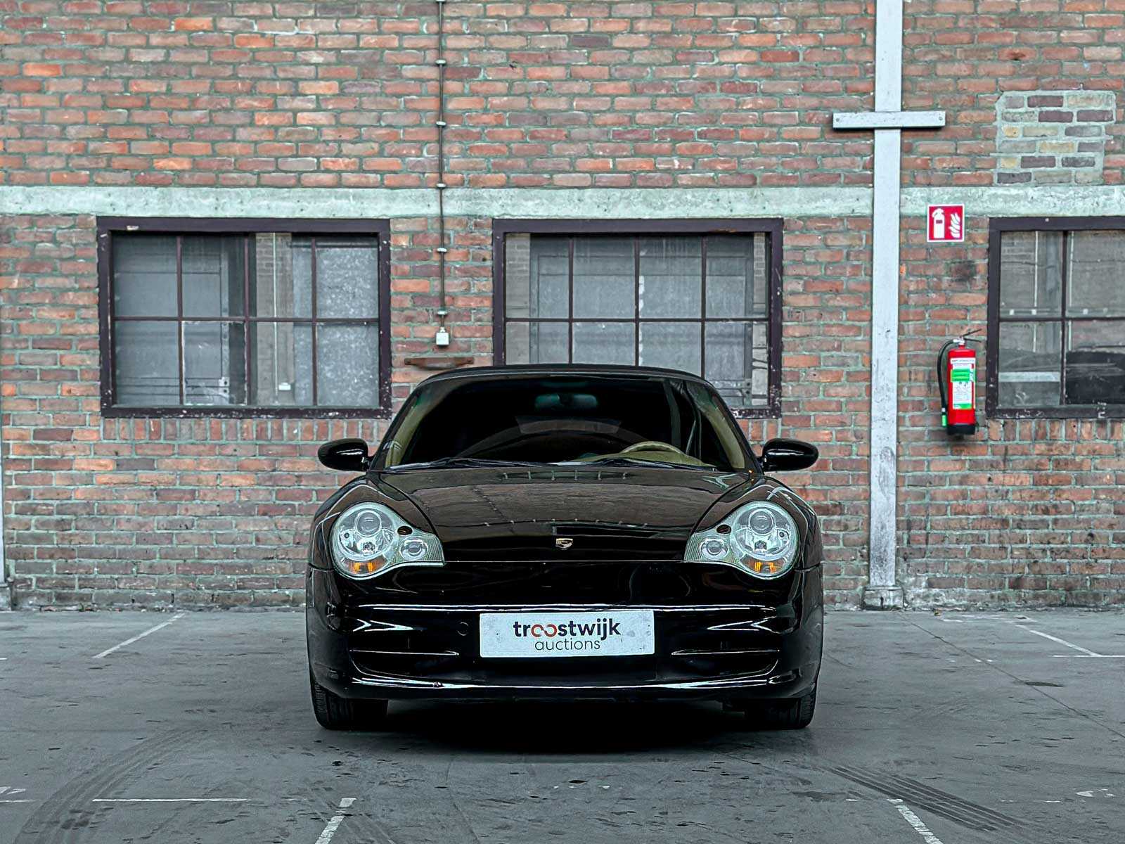 Porsche 911 Carrera 4 Cabriolet 3.6 996 320pk 2002 Youngtimer HANDGESCHAKELD 