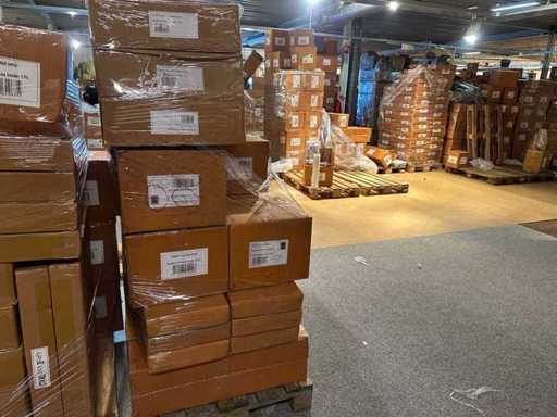 Décoration de fête, valeur au détail 2 400 €