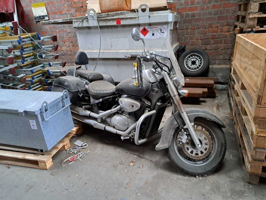 2005 Suzuki VL 800 Motorcycle