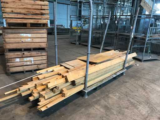 Grinzi ?i scânduri de molid