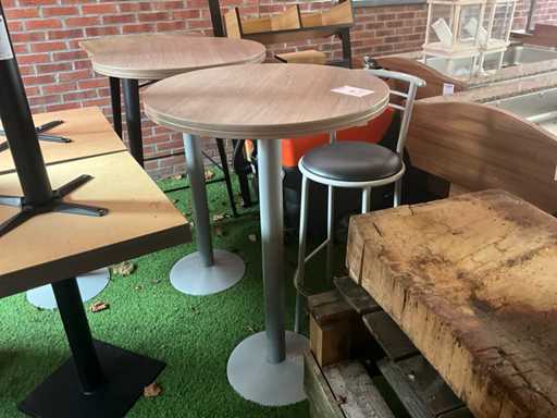 Round Bar Table + Bar Chairs (2x)