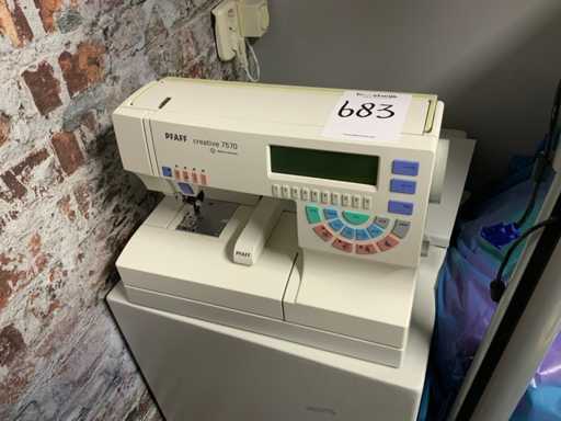 Mașină de cusut Pfaff 7570