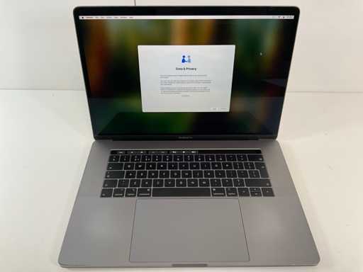 Apple MacBook Pro 15.4", Core(TM) i7 8th Gen, 16 GB RAM, 256 GB NVMe, AMD Radeon Pro 555X 4 GB Laptop