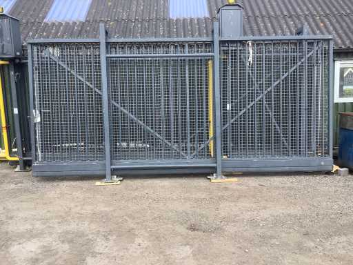 Schiebetor – Eisen – Gartentor