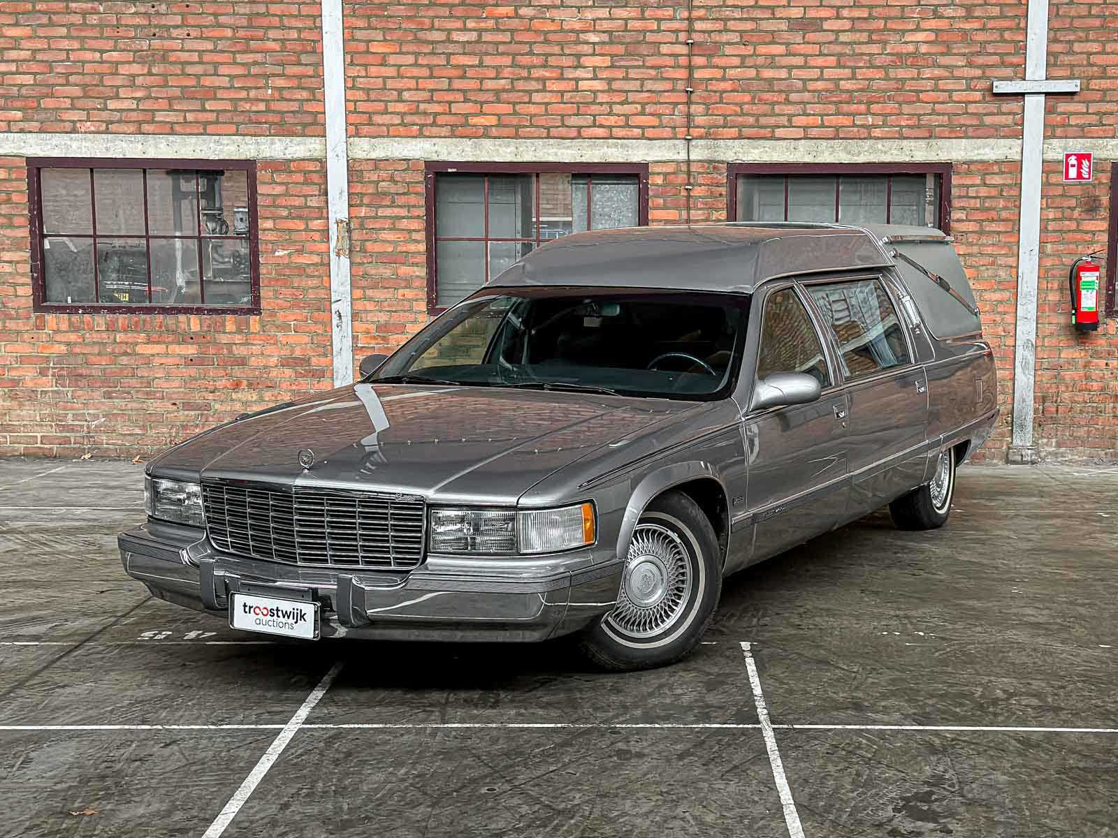 Cadillac Fleetwood Krystal Koach Funeral Car 5.7 V8 263pk 1995