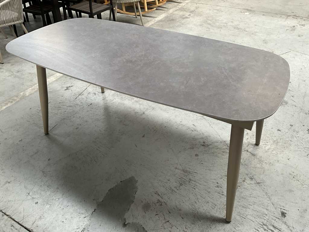 Aluminium patio table LIV•OUT Pure