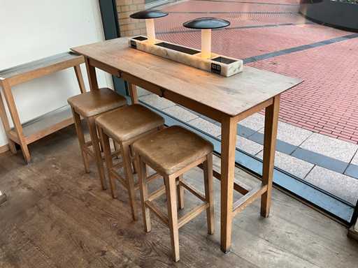 Hutten - Bartafel met 3 barkrukken