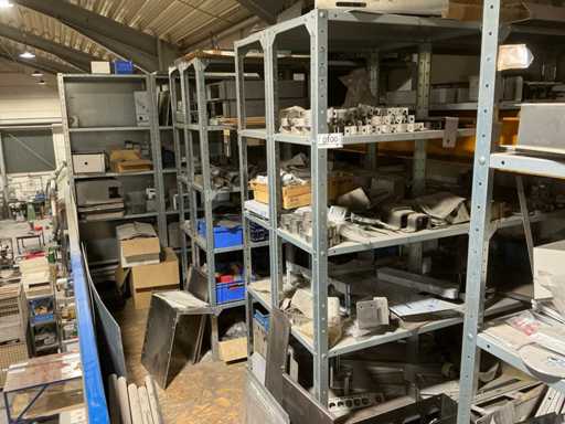 Lot of shelving without contents (13x)