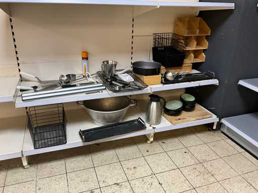 Batch of kitchen supplies