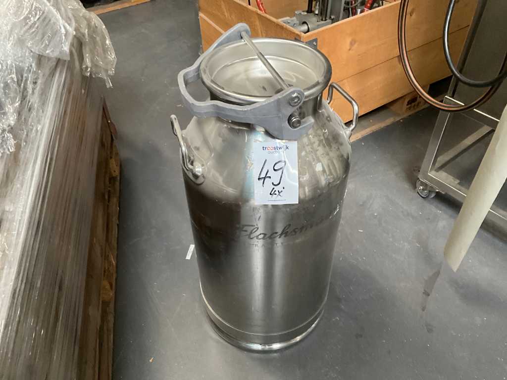 Stainless steel jugs (4x)