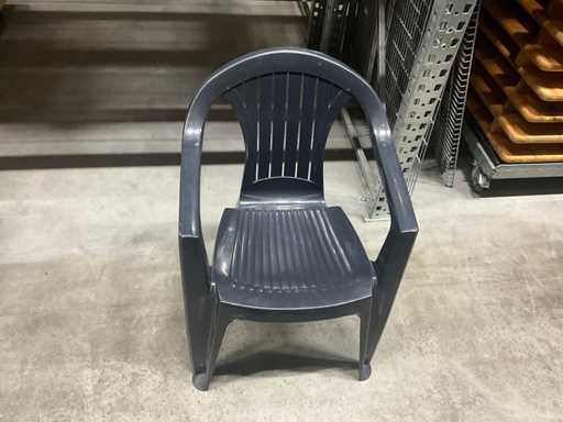 Stivuirea scaunelor (96x)