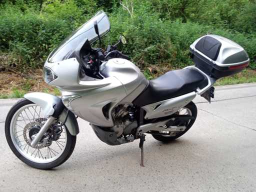 2002 Honda XL 650 Motociclet?