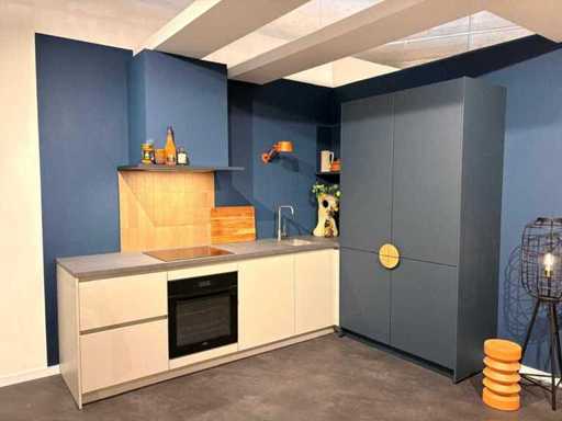 Schüller - Cuisine showroom avec appareils AEG/Juno