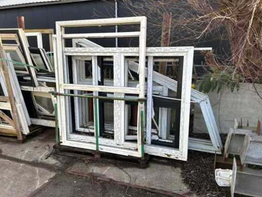 Un lot de rame de ferestre