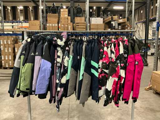 Seria różnych kurtek śnieżnych dla dziewcząt Rehall (36x)