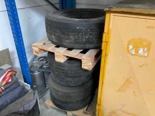 Anvelope pentru camioane