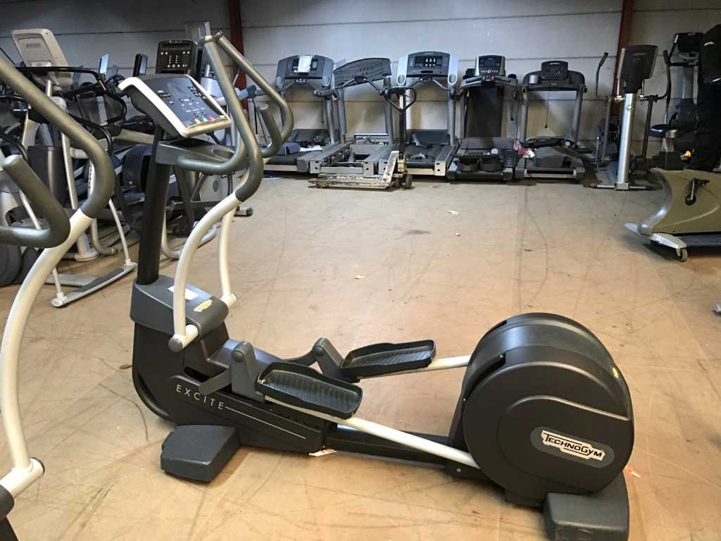 Technogym excite discount 500 cross trainer