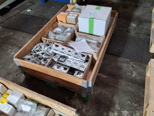   Palette mit Elektroinstallationsmaterial OBO + Spelsberg + Hager + Kleinhuis