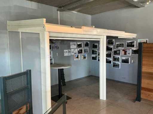 Okładzina tarasu salonu wystawowego