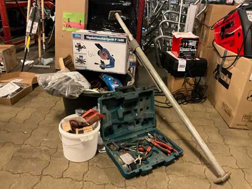 Vari componenti e strumenti