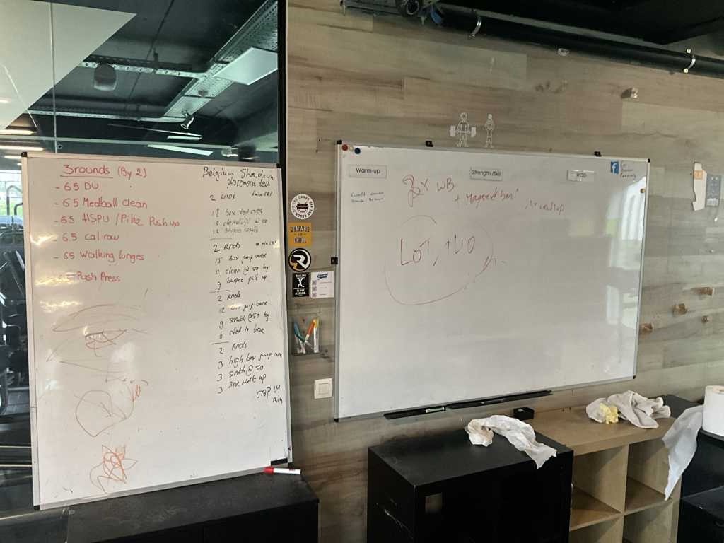 2x whiteboard+ magneetbord