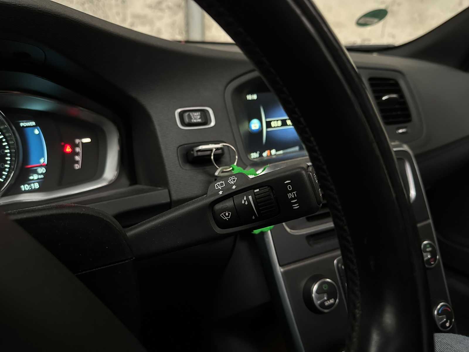 Volvo V60 2.4 D6 AWD Pl.i Sum. 215pk 2014, 3-TLD-47