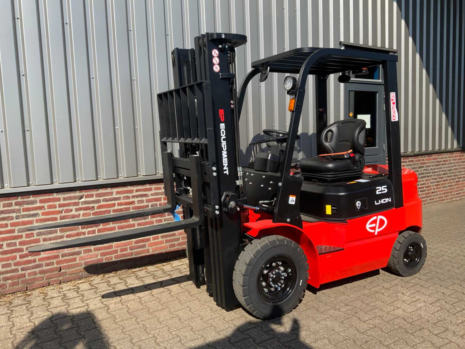 EP EFL 252X – 4.8M Triplex – Li-Ion – FreeLift – SideShift – Forklift