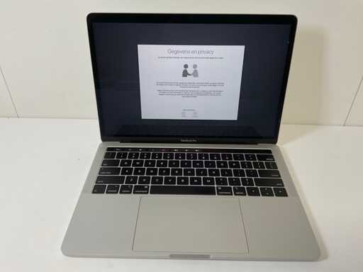 Apple MacBook Pro 13,3", Core(TM) i7 8ª generazione, 16 GB di RAM, 251 GB NVMe Laptop