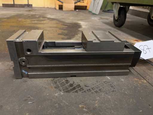 FRESMAK Machine Vise