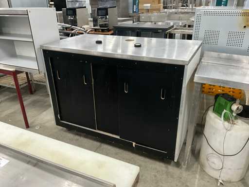 Showtec POP – 166 mebli bufetowych z zaopatrzeniem w ścieki