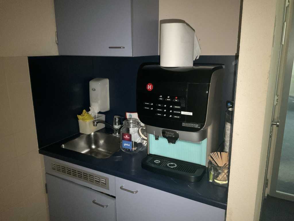 Douwe Egberts Coffee machine with accessories