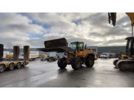 abfb27a9-c671-469e-b4d9-ef1a4bc94289.mp4