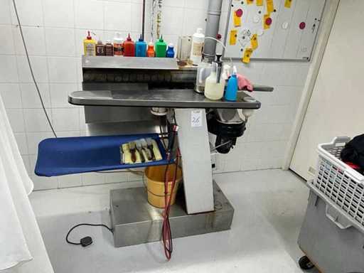 Böwe Clothing secondment table