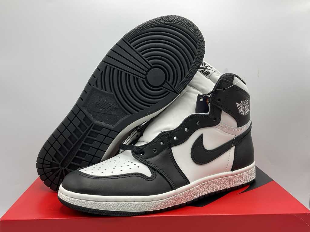 Nike Air Jordan 1 High '85 Adidași albi negri 43