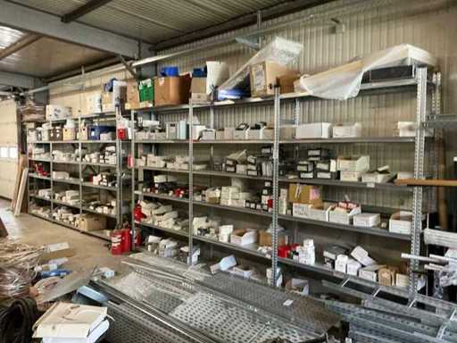 Partij divers elektro-technisch installatiemateriaal