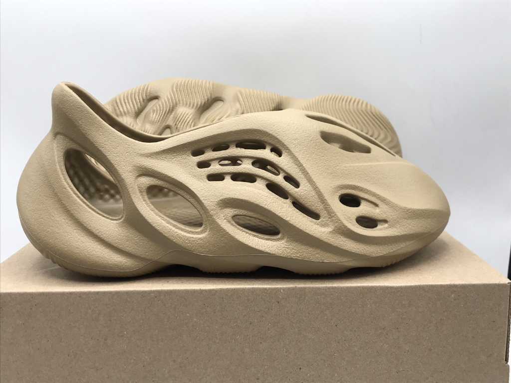 Adidas Yeezy Foamrunner Clay Taupe Sneakers 43