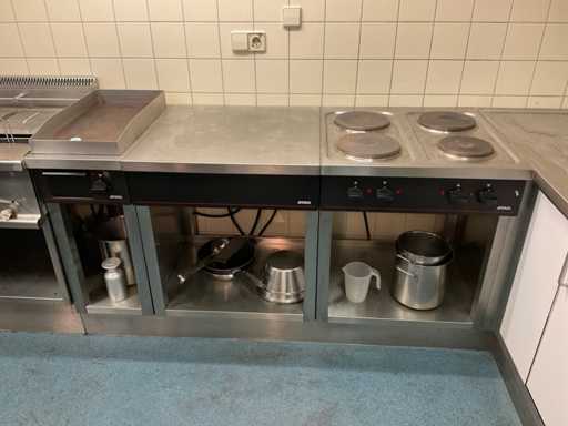 Ligne de cuisson Atag Baking composée de ; Cuisinière, unité neutre et plancha