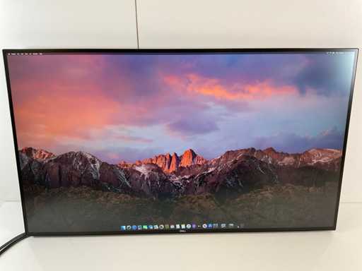 Dell (U3219Q) 32", 3840x2160 (UHD) IPS Monitor