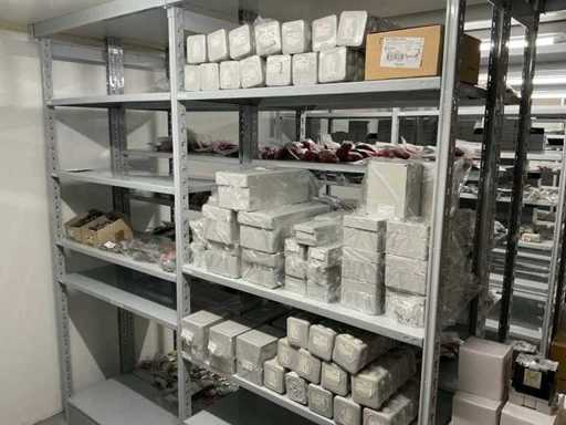 Lot de diverse dulapuri/cutii de cablu din plastic (177x)