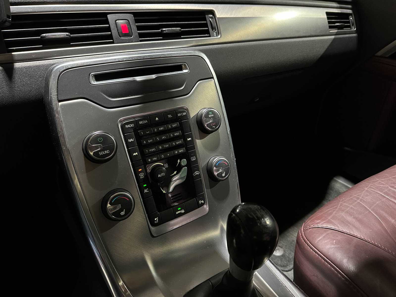 Volvo V70 1.6 T4 Limited Edition 179pk 2011 (Origineel-NL), 63-RSF-2