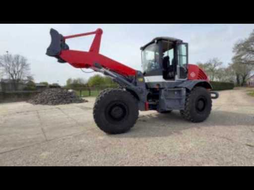 b080cf1c-bf46-4f67-b359-6a197af8d9d6.mp4